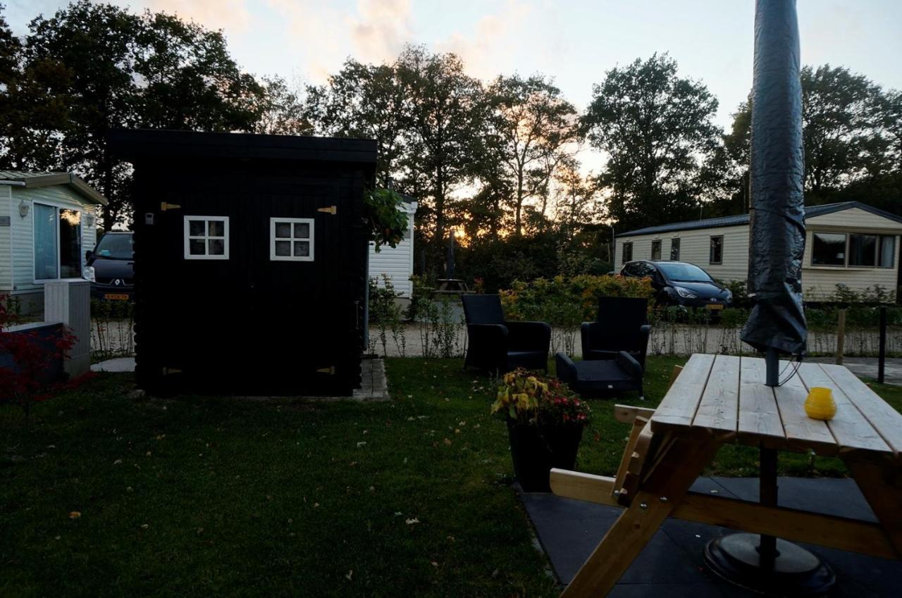 Отель Weerribben Chalets Paasloo Экстерьер фото