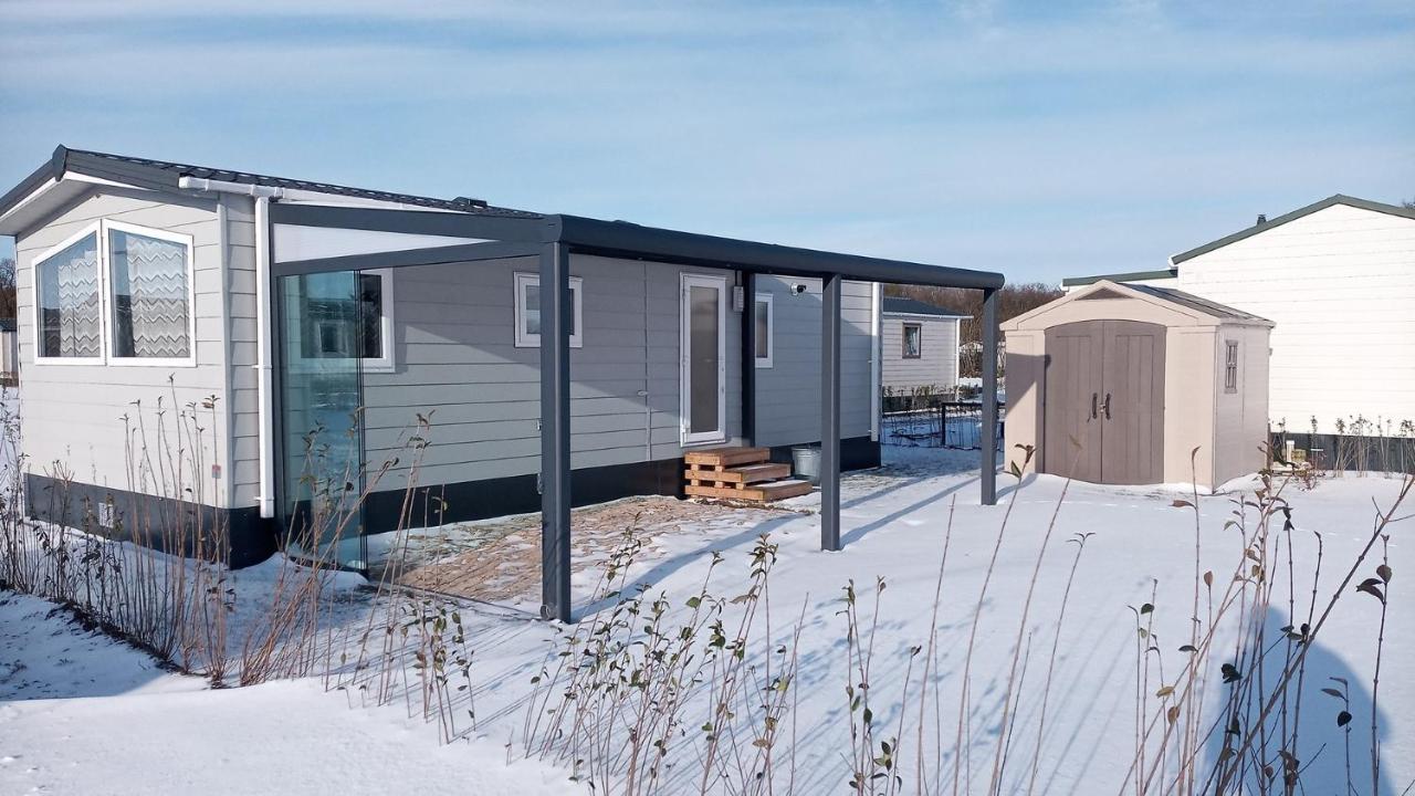 Отель Weerribben Chalets Paasloo Экстерьер фото