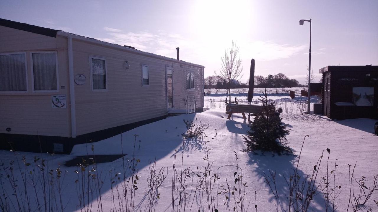 Отель Weerribben Chalets Paasloo Экстерьер фото